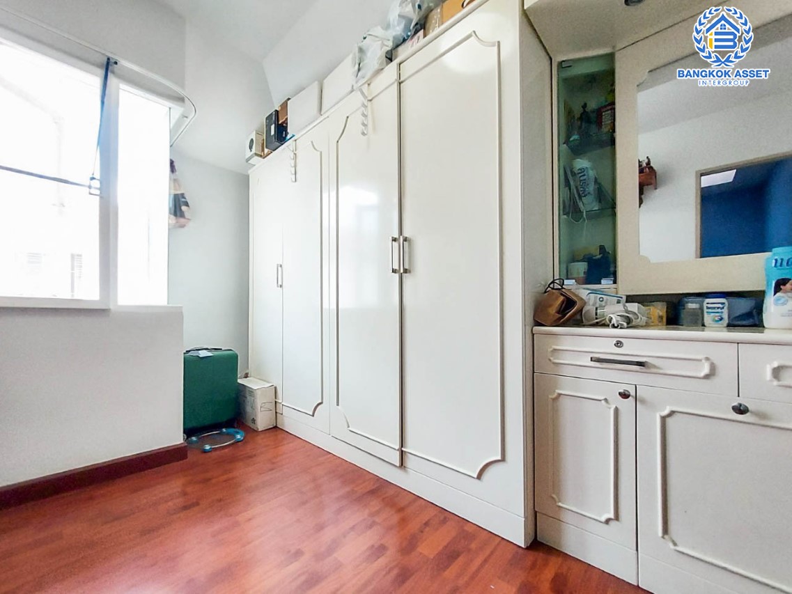 *****ทาวน์โฮมมือสองกรุงเทพฯ ม.ศุภาลัย พาร์ควิลล์ รามอินทรา #หลังมุม เนื้อที่กว้างขวางถึง 33.5 ตร.ว. ฟังก์ชัน 3 ห้องนอน 3 ห้องน้ำ 2 ที่จอดรถ แถมฟรี! 3 เครื่องปรับอากาศ 2 เครื่องทำน้ำอุ่น บนทำเลดี เชื่อมต่อรถไฟฟ้าสายสีชมพู "สถานีลาดปลาเค้า" และทางด่วน